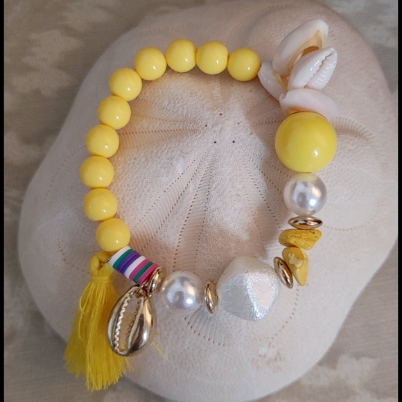 Green and Yellow Shell w/ Tassel Stretch Bracelet - Picture 2 of 5